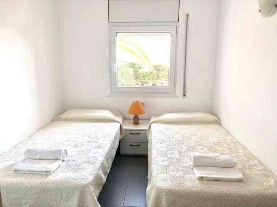 Amplio Apartamento Con Jardin En Almadrava Roses Ngoại thất bức ảnh